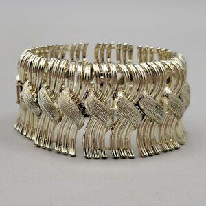 Vintage 1960s Lisner Gold Tone Articulated Bracelet 7 Inches